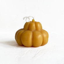 Load image into Gallery viewer, Beeswax Pumpkin Candle