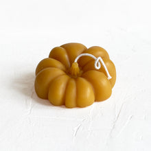 Load image into Gallery viewer, Beeswax Pumpkin Candle