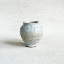 Load image into Gallery viewer, Shino Bud Vase in Cream