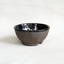 Load image into Gallery viewer, Brutalist footed Bowls