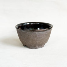 Load image into Gallery viewer, Brutalist footed Bowls