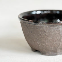 Load image into Gallery viewer, Brutalist footed Bowls