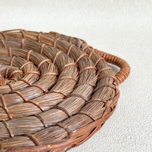 Load image into Gallery viewer, Vintage Woven Trivet