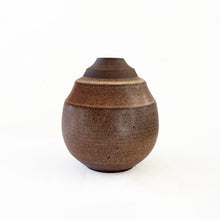 Load image into Gallery viewer, Vase in Speckled Mocha