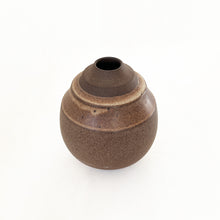 Load image into Gallery viewer, Vase in Speckled Mocha