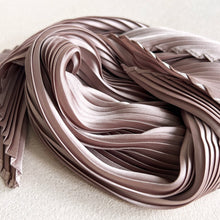 Load image into Gallery viewer, Pleated Diamond Scarf