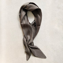 Load image into Gallery viewer, Pleated Diamond Scarf