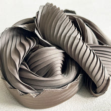 Load image into Gallery viewer, Pleated Diamond Scarf