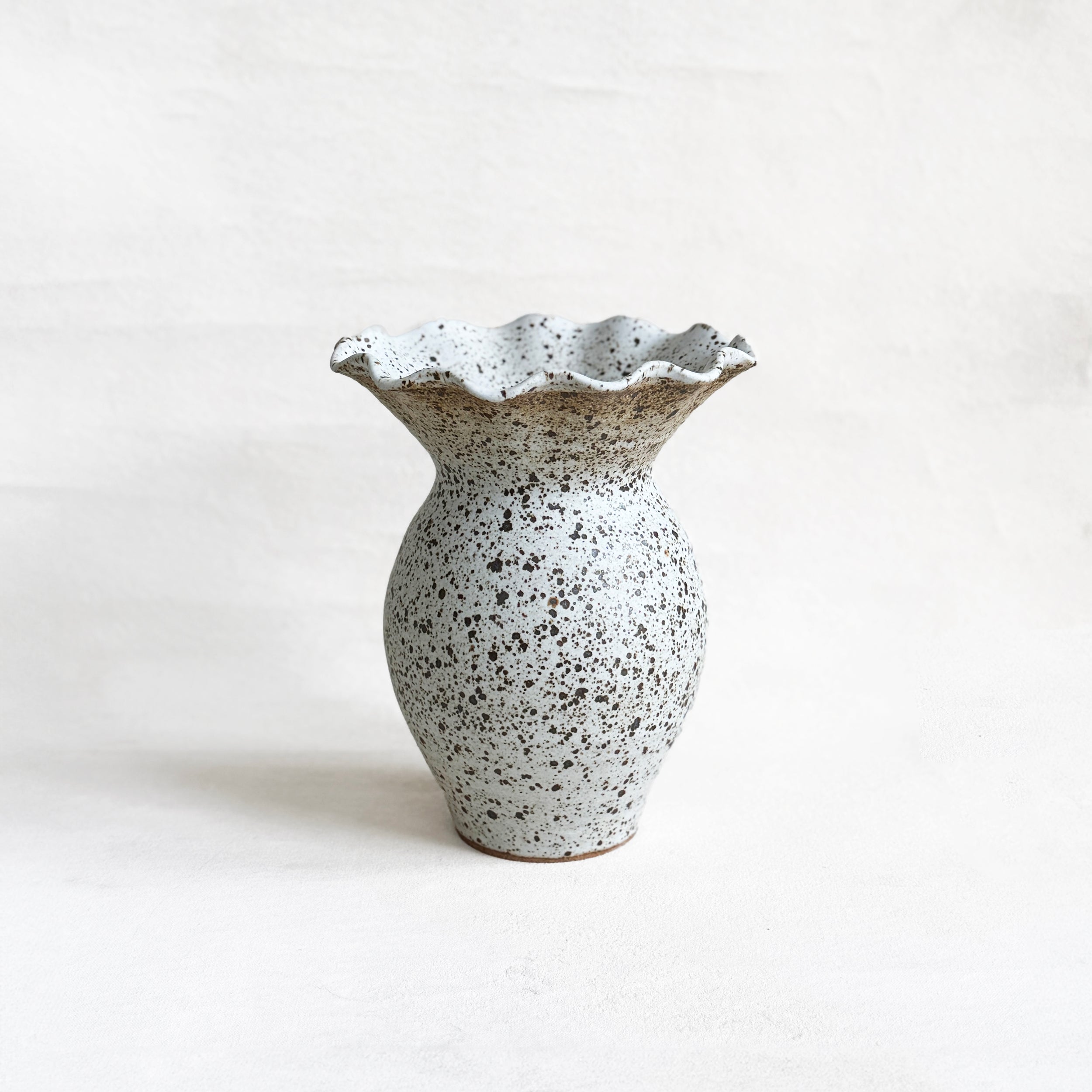Ruffle Vase in Quail