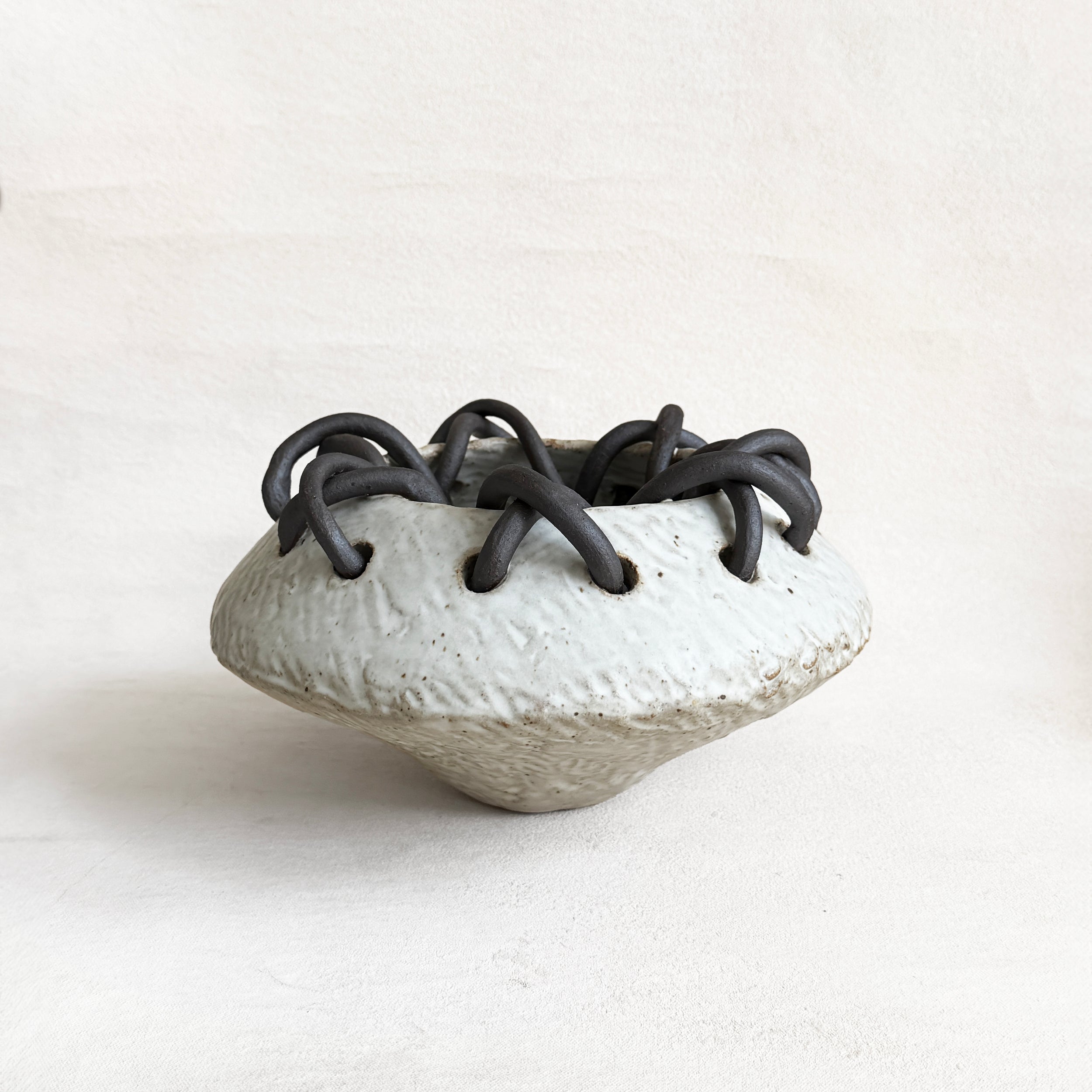Medium Woven X Pot in Glossy white