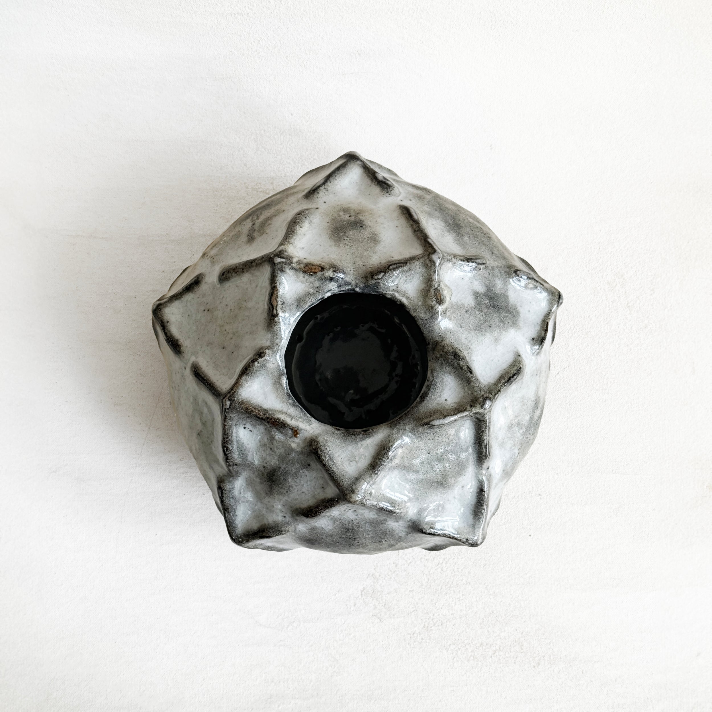 Medium X Pot in Glossy Gray
