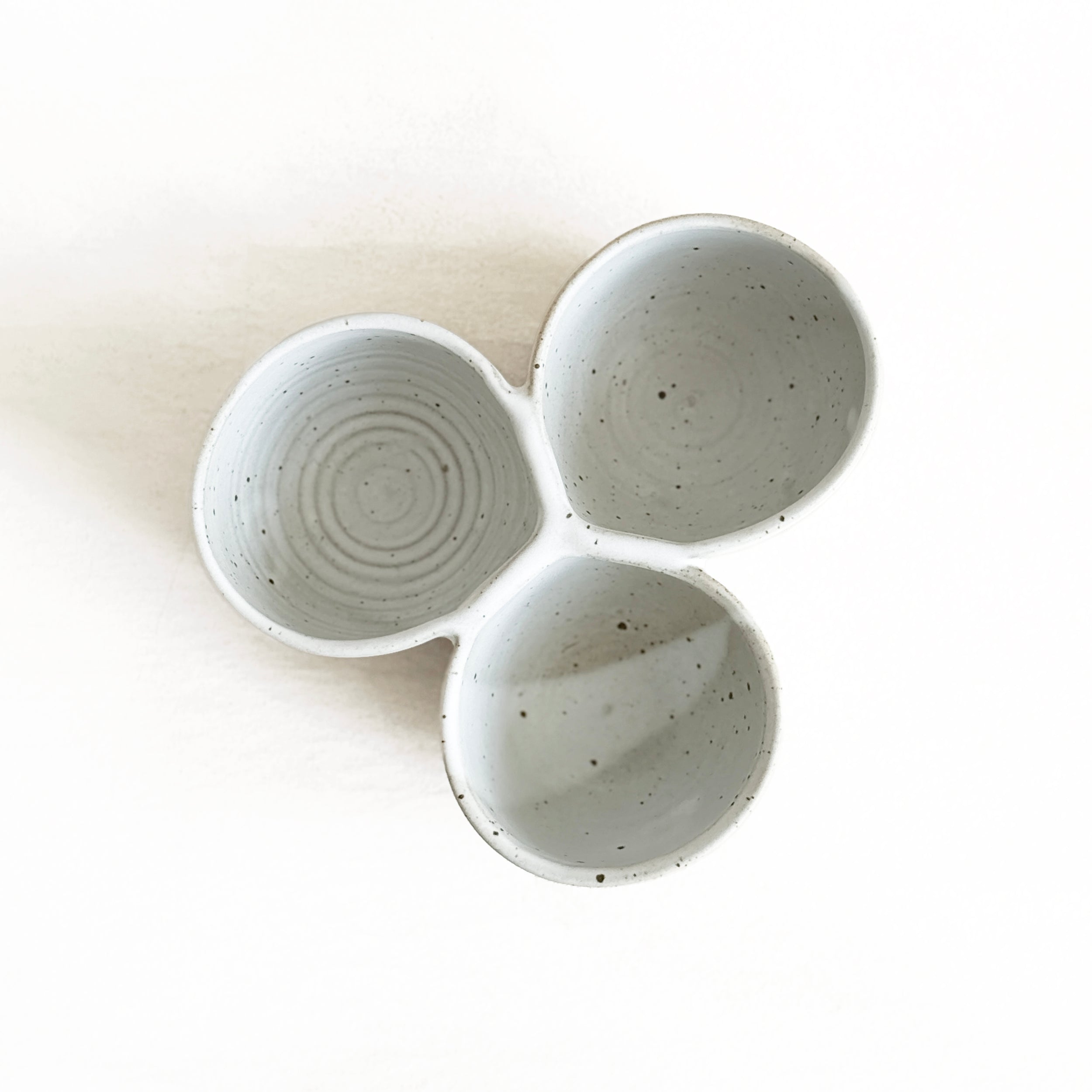 Triple Bowl in Speckled White