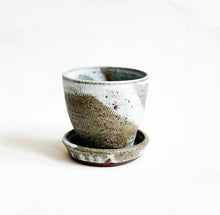 Load image into Gallery viewer, Planter in Cream and Olive