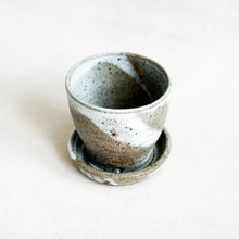 Load image into Gallery viewer, Planter in Cream and Olive