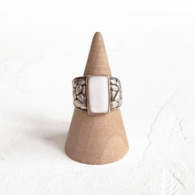 Load image into Gallery viewer, Mother of Pearl Ring