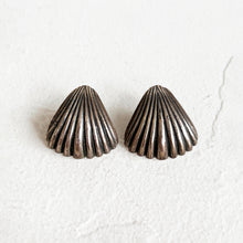 Load image into Gallery viewer, Sterling Silver Shell Earrings