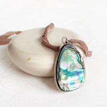 Load image into Gallery viewer, Abalone Shell Pendant Necklace