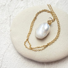 Load image into Gallery viewer, Baroque Pearl Pendant Necklace