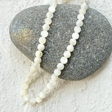 Load image into Gallery viewer, Mother of Pearl Bracelet