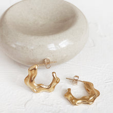 Load image into Gallery viewer, Olas Earrings