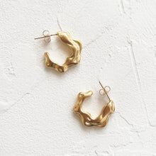 Load image into Gallery viewer, Olas Earrings