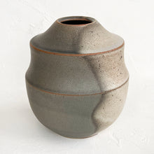 Load image into Gallery viewer, Vase in Dark Cream