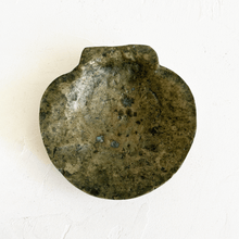 Load image into Gallery viewer, Weathered Brass Shell Dish