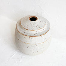 Load image into Gallery viewer, Vase in Speckled White