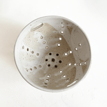 Load image into Gallery viewer, Ceramic Colander in Speckled White