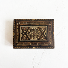 Load image into Gallery viewer, Wooden Lidded Box