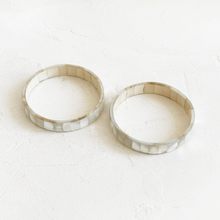 Load image into Gallery viewer, Mother of Pearl Bangle