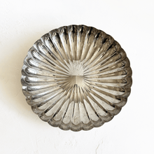 Load image into Gallery viewer, Scalloped Serving Bowl