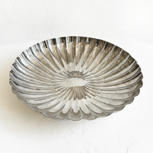 Load image into Gallery viewer, Scalloped Serving Bowl