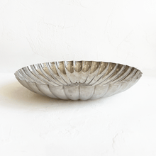 Load image into Gallery viewer, Scalloped Serving Bowl