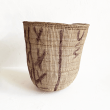 Load image into Gallery viewer, Yanomami Wii Basket in Graphism X