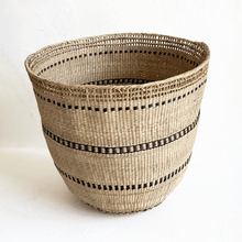 Load image into Gallery viewer, Medium Yanomami Wii Basket in Single Pigment Stripe
