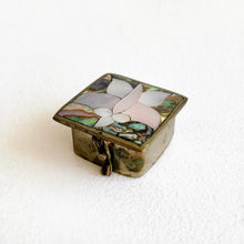Load image into Gallery viewer, Abalone Pill Box