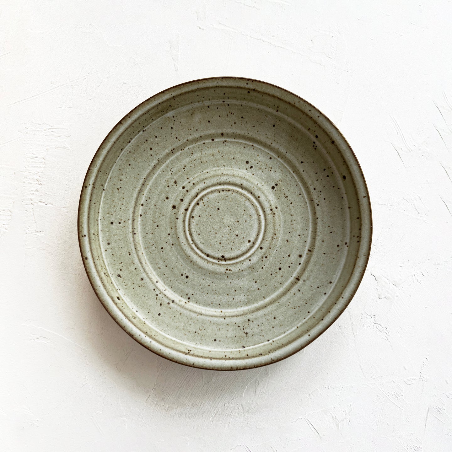 Ribbed Plate in Olive