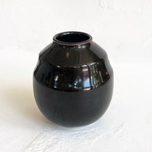 Load image into Gallery viewer, Vase in Glossy Black