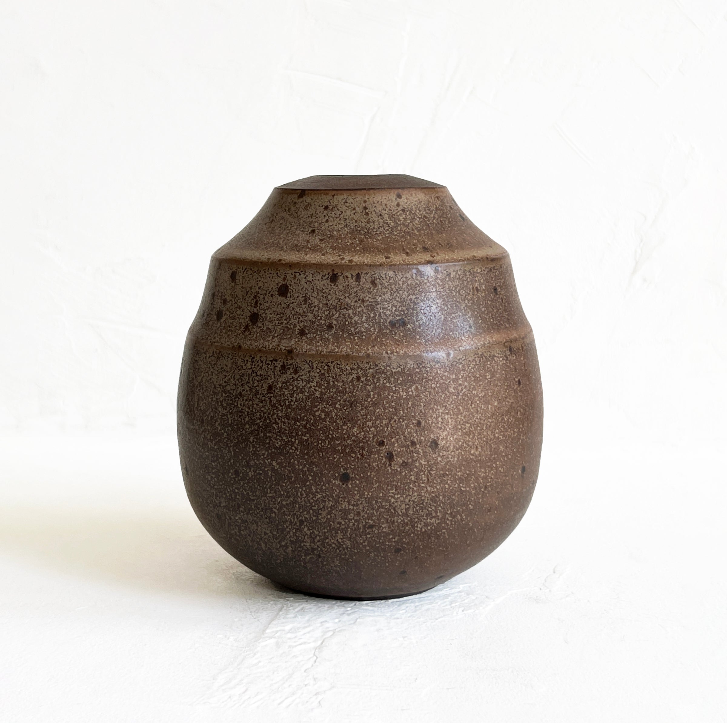 Collared Vase in Speckled Brown