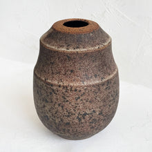 Load image into Gallery viewer, Archer Speckled Vase in Buff