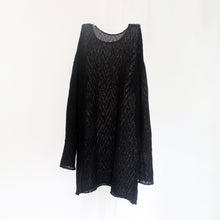 Load image into Gallery viewer, Long Zig Zag T-Shirt in Black