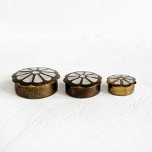 Load image into Gallery viewer, Vintage Mother of Pearl Daisy Box