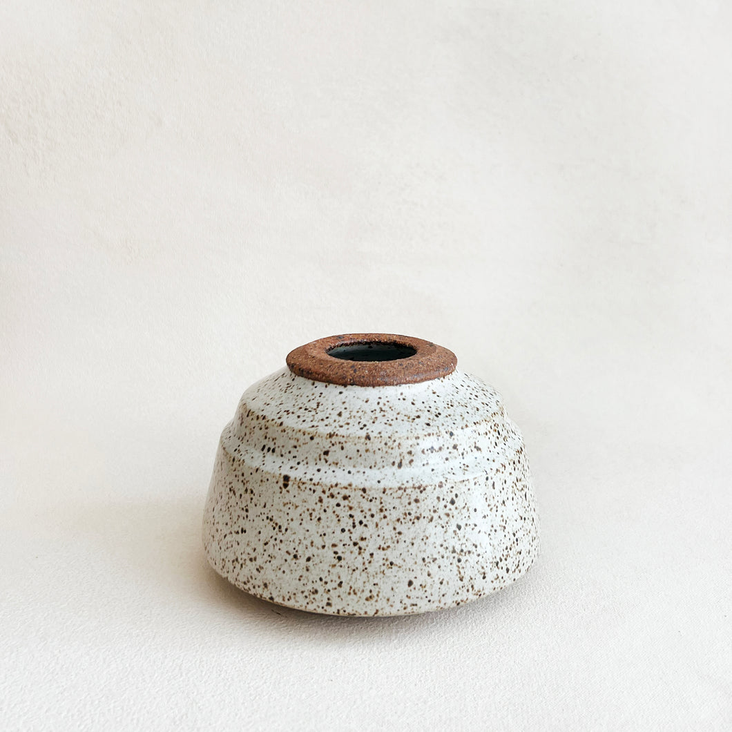 Vase in Speckle