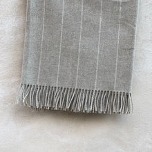 Load image into Gallery viewer, Merino Lambswool Throw