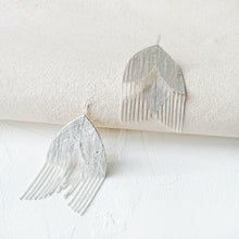 Load image into Gallery viewer, Bleeding Heart Earrings